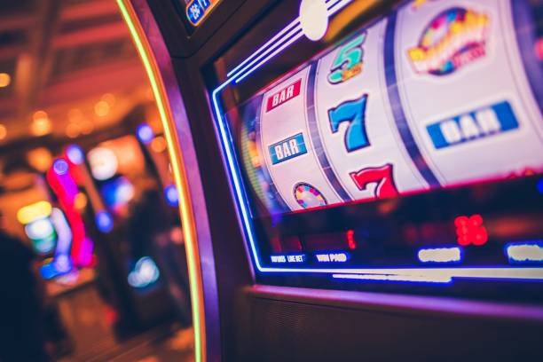 Mobile app interface showing live games and payment options